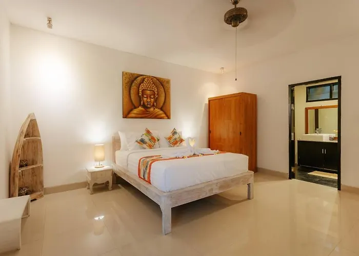 Sri, - 3 Bedroom Stylish Pool Villa! Seminyak